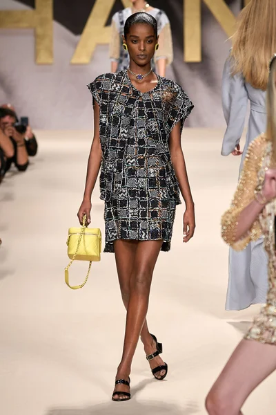 Look 28